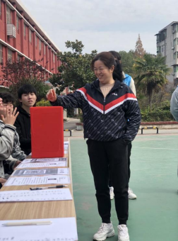 人人都獻出一點愛，人生將變得更美好      ——為黎承航同學募捐