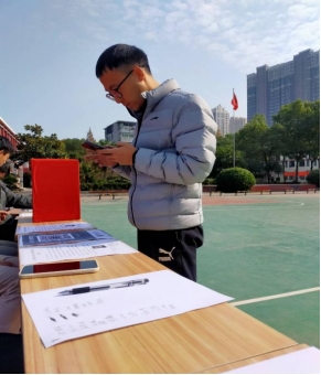 人人都獻出一點愛，人生將變得更美好      ——為黎承航同學募捐