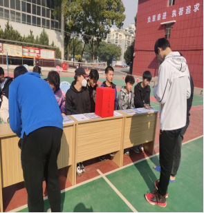 人人都獻出一點愛，人生將變得更美好      ——為黎承航同學募捐