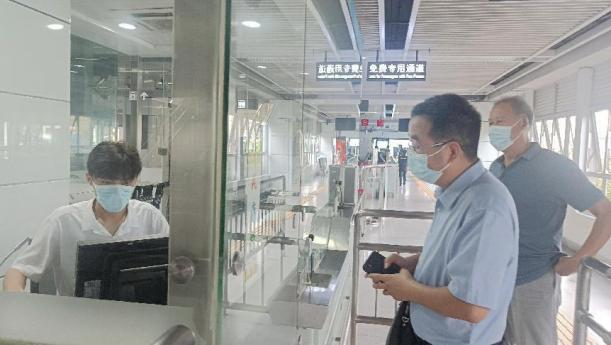 心系學子，踏暑南下——學院領導赴深圳看望實習學生